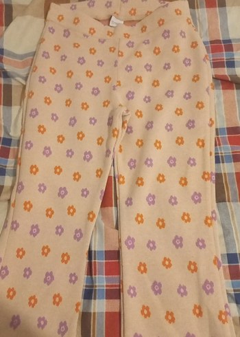 Çiçek Desenli Bol Kesim Kız Pantolonu - Görsel 5