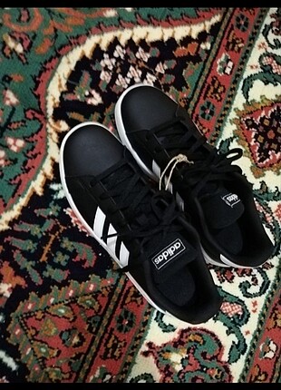 37 Beden Adidas Spor ayakkabı kadın hiç kullanılmadı kutulu faturalı gönd