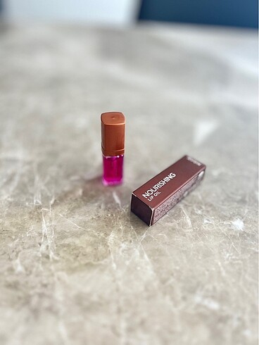  Beden Avon lip oil