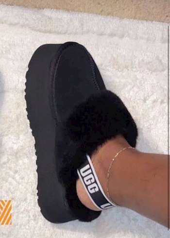 UGG Siyah Kürklü Terlik
