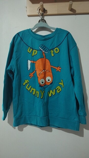Sweatshirt