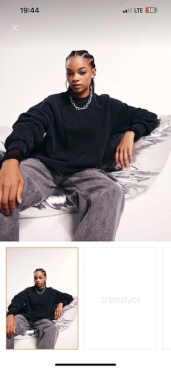 Sweatshirt