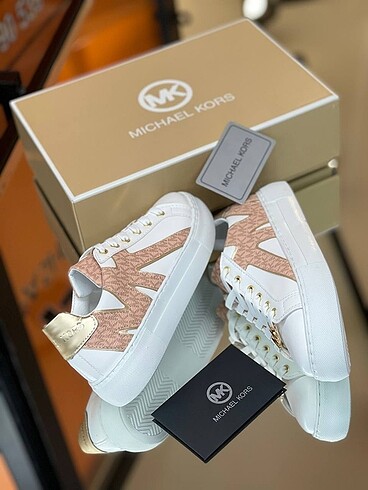Alexander McQueen Alexander