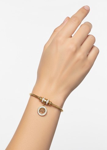 Charmlı Çelik Altın Renkli Kadın Bileklik - Görsel 2