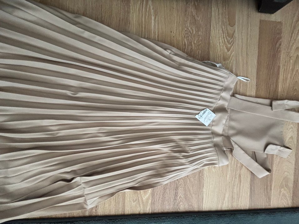 Bej Pileli Uzun slopet Askılı Elbise - Görsel 2