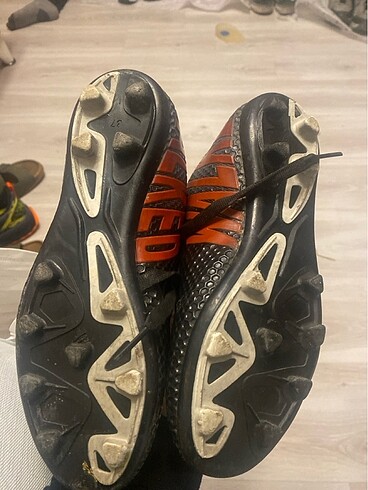 37 Beden siyah Renk 37 numara nike krampın