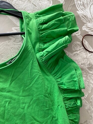 Zara Tek kol volanlı çıtçıtlı body