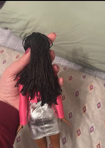 Barbie Pembe Üst ve Parlak Gümüş Etekli Bebek - Görsel 4