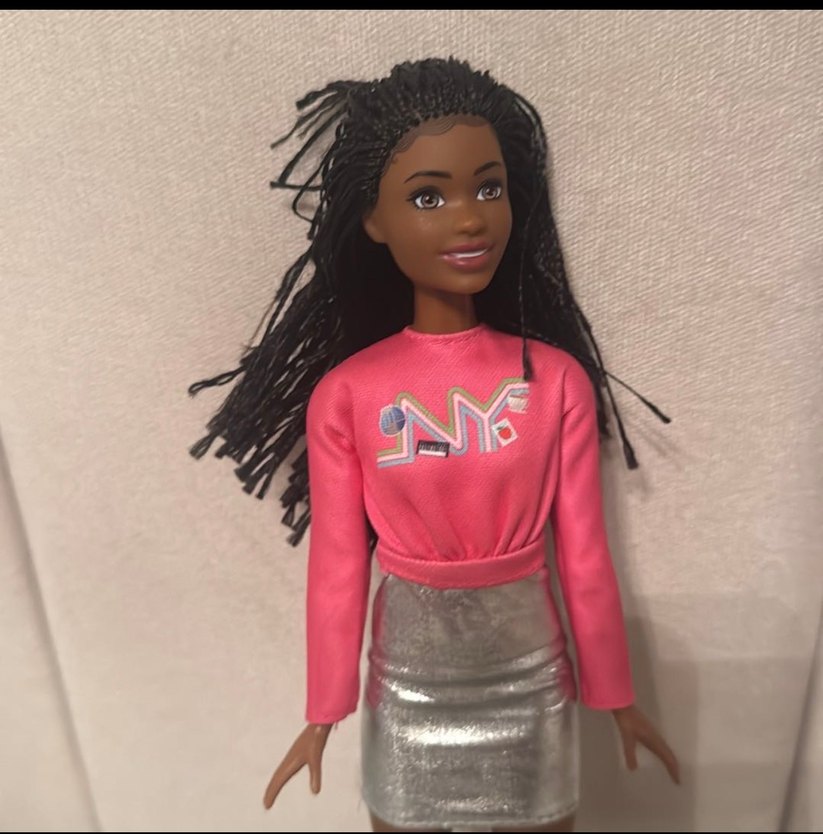 Barbie Pembe Üst ve Parlak Gümüş Etekli Bebek - Görsel 2