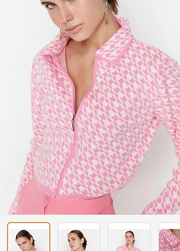 PEMBE YAKA DETAYLI TRİKO HIRKA