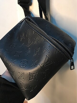 Louis Vuitton bel çantası
