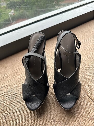 Kurt Geiger yük topuklu zımbalı