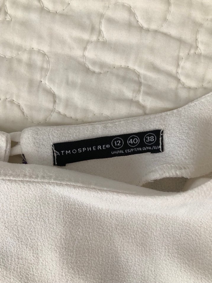 Kadın Beyaz Kısa Kollu Fırfırlı Bluz - Görsel 3