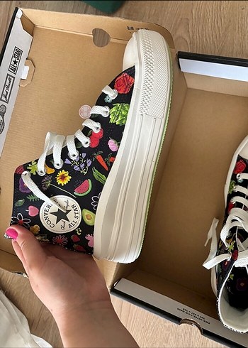 39 Beden CONVERSE Çiçek Desenli Kadın Platform Spor Ayakkabı
