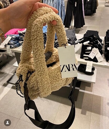ZARA PELUŞ ÇANTA
