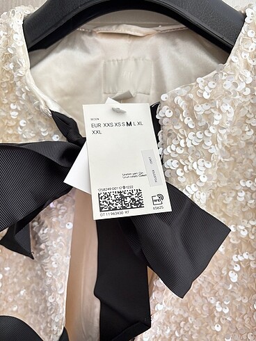 m Beden beyaz Renk H&M PULLU VE FİYONKLU CEKET
