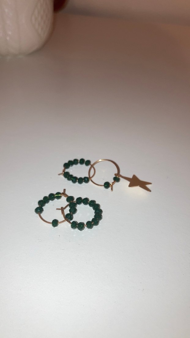 Yeşil Boncuklu Mini Halka Küpeler - Görsel 2