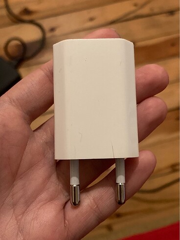 İPhone şarj adaptörü
