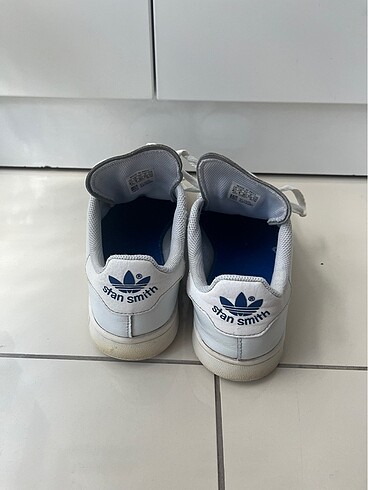 36,5 Beden Adidas stan smith mavi detaylı
