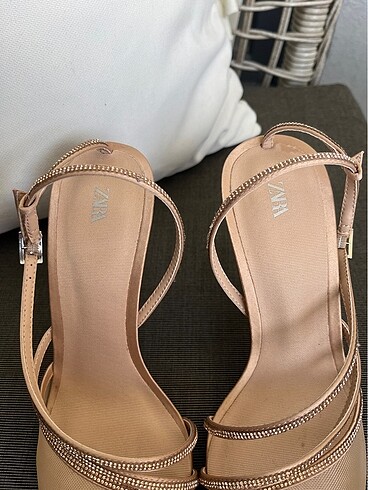 Zara Zara taşlı transparan stiletto
