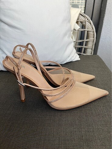 39 Beden ten rengi Renk Zara taşlı transparan stiletto
