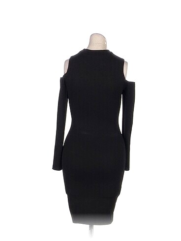 m Beden PreLoved Kısa Elbise %70 İndirimli.