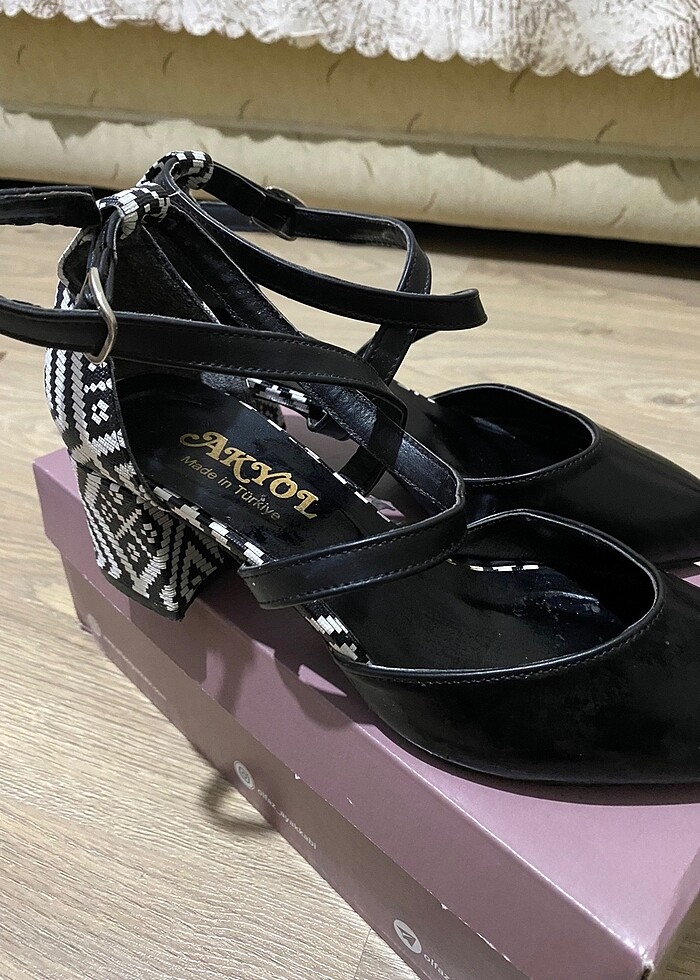 Kısa topuklu Ayakkabı - Görsel 2