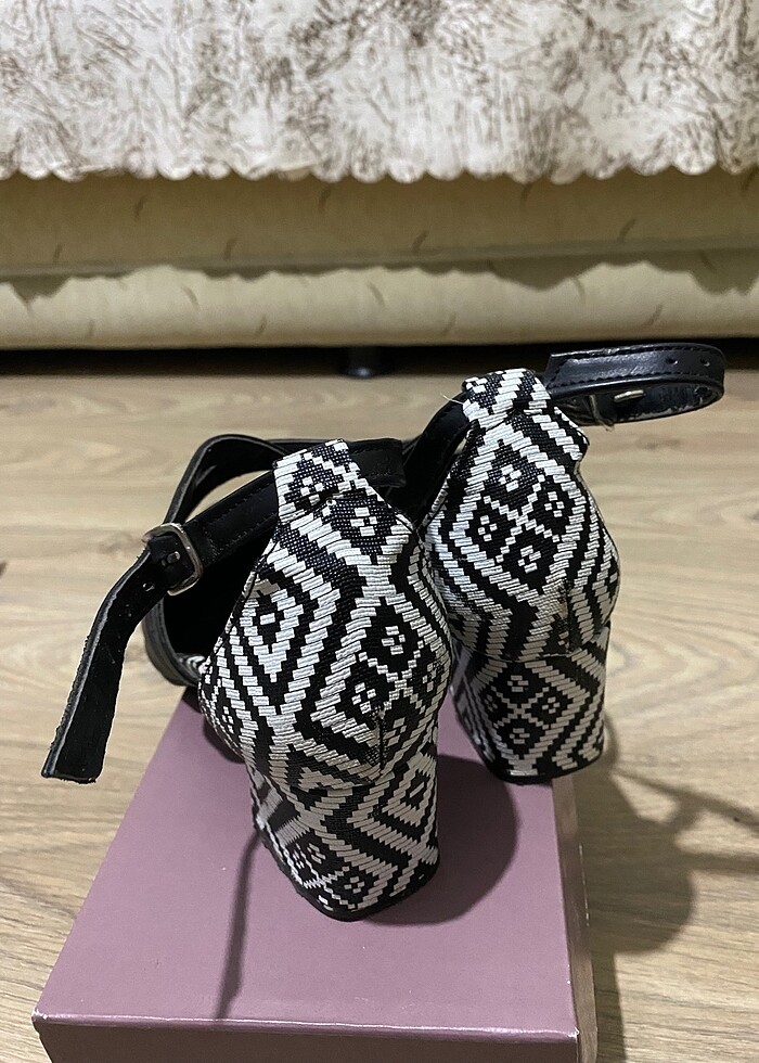 Kısa topuklu Ayakkabı - Görsel 3