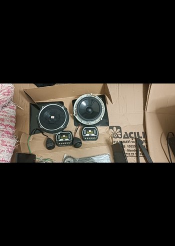 Kickers bas,amfi 4 çıkışlı ve iki adet Pioneer Hoparlör,&JBL SET - Görsel 9