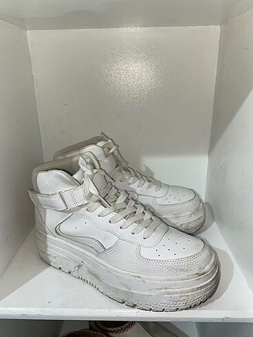 bershka bağcık detaylı bilekli sneaker