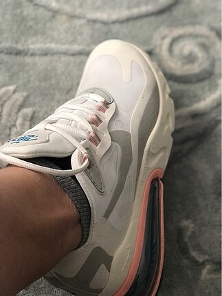 NIKE AIR270