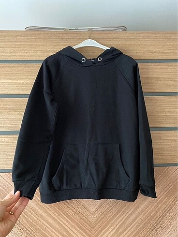 Siyah Kapişonlu Sweatshirt