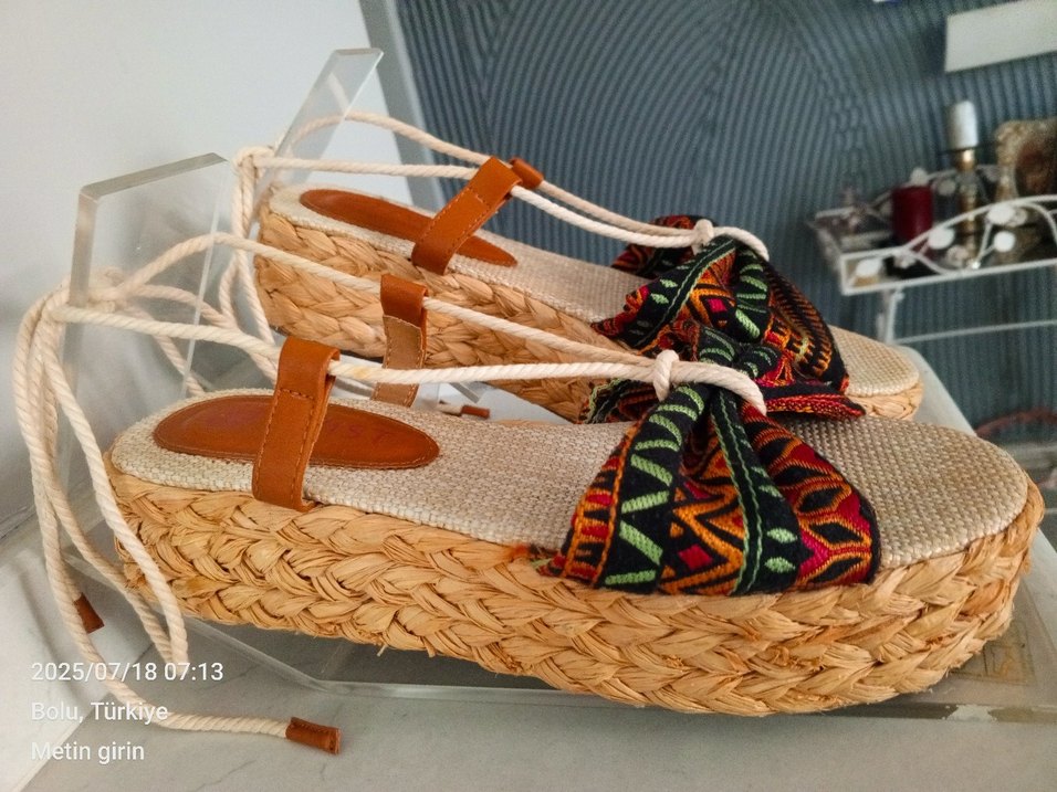 #TWİST Etnik Desenli Bağcıklı Kadın Dolgu Topuklu Sandalet - Görsel 4