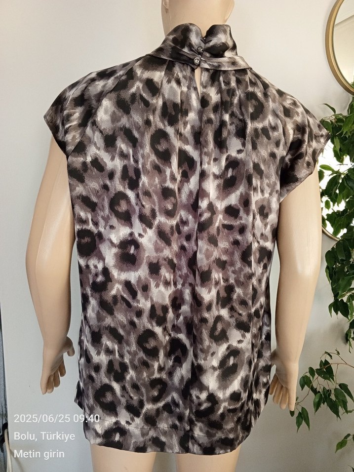 #Tüzün marka Gri Leopar Desenli saten Yüksek Yakalı Bluz - Görsel 4