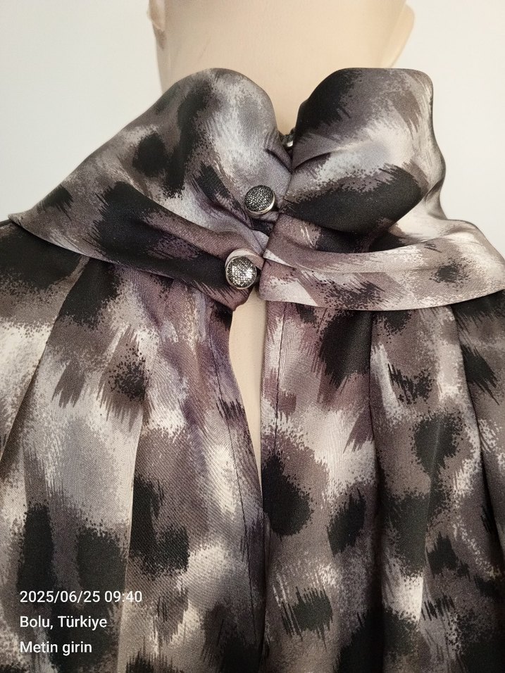 #Tüzün marka Gri Leopar Desenli saten Yüksek Yakalı Bluz - Görsel 5