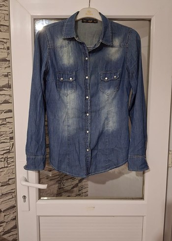 Düğmeli Uzun Kollu Denim Gömlek