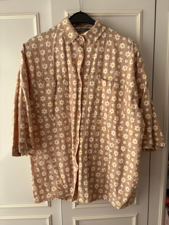 Bej Çiçek Desenli Düğmeli Keten Gömlek - Görsel 2