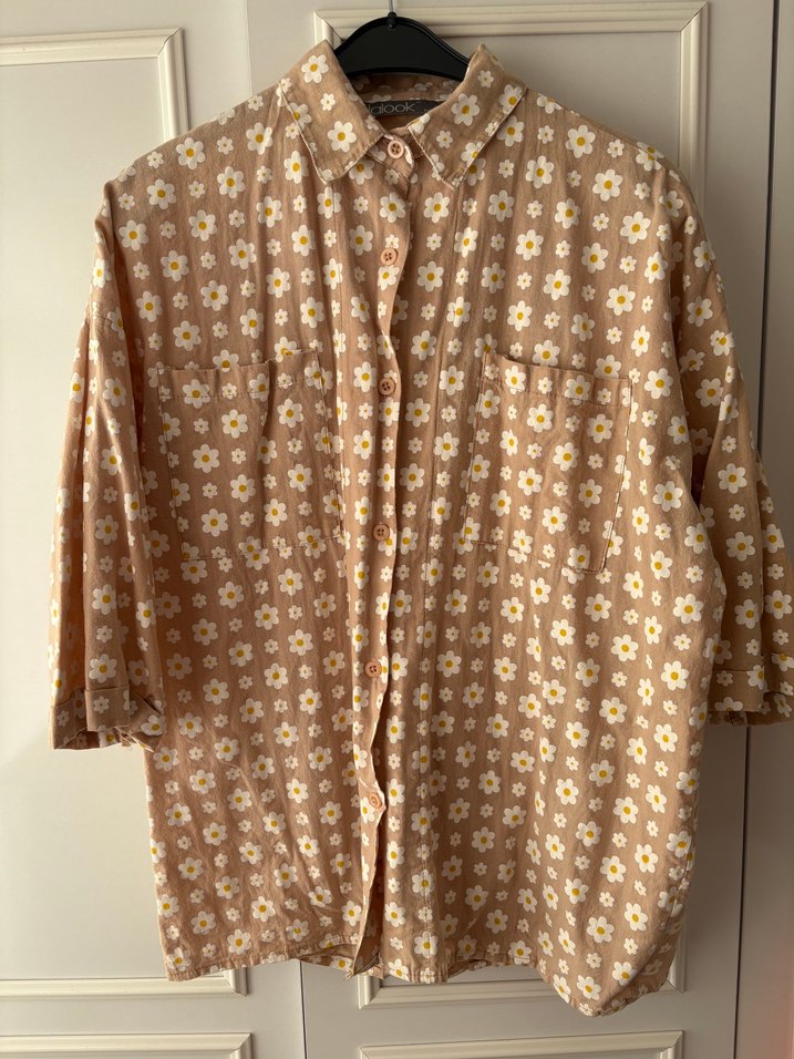 Bej Çiçek Desenli Düğmeli Keten Gömlek - Görsel 3