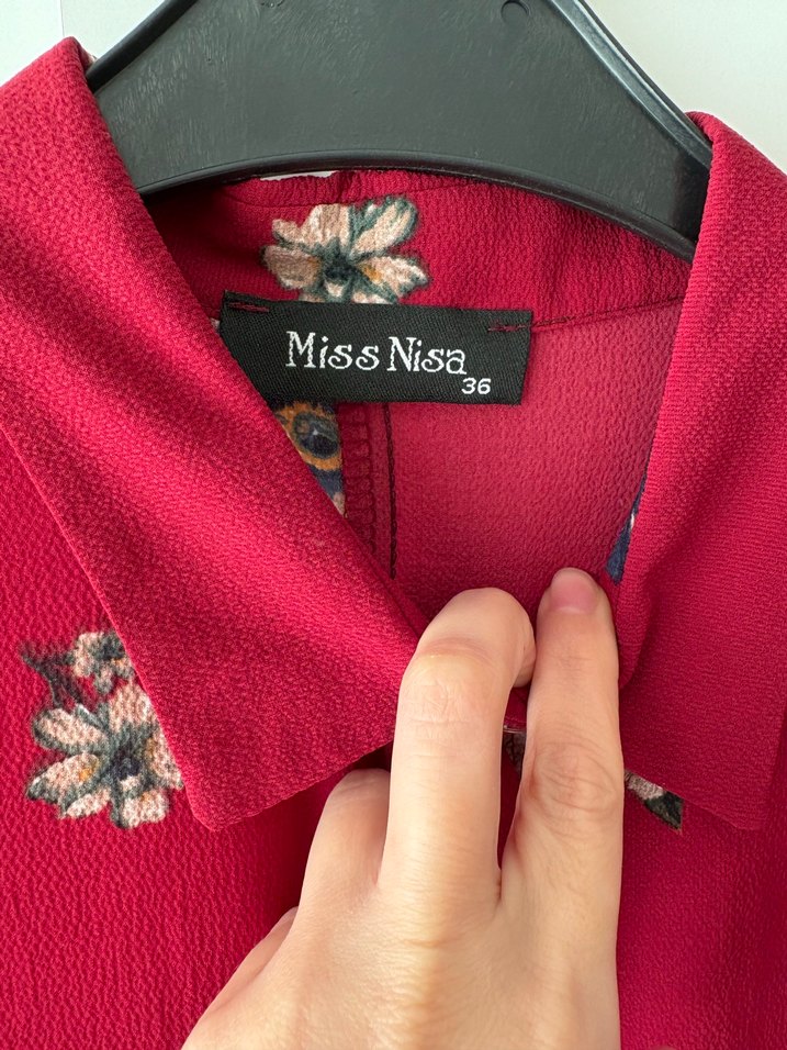 Çiçek Desenli Kırmızı Kadın Gömlek - Görsel 3