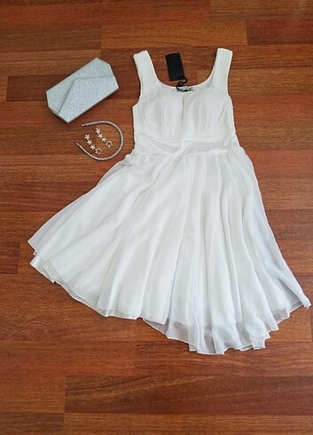 Beyaz Şifon Elbise