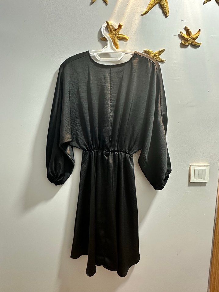 Uzun Siyah Keten Pilili V Yaka Elbise - Görsel 3