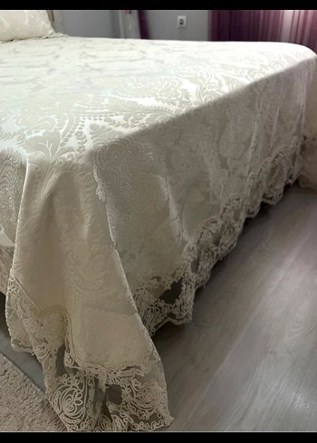 Beyaz İşlemeli Yatak Örtüsü - Görsel 4
