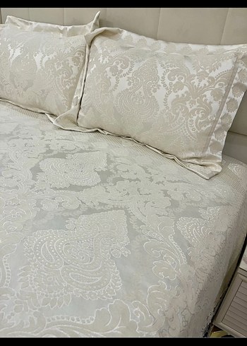 Beyaz İşlemeli Yatak Örtüsü - Görsel 3