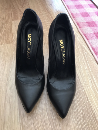 Siyah stiletto