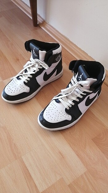 Siyah Air Jordan