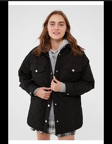 Bershka Kapitone mont