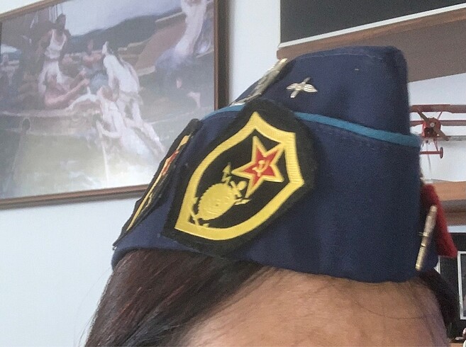 Beden lacivert Renk Sovyet dönemi rozetli tören şapkası