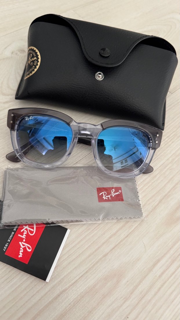 Şeffaf Gri Çerçeveli Mavi Camlı Kadın Güneş Gözlüğü - Görsel 5