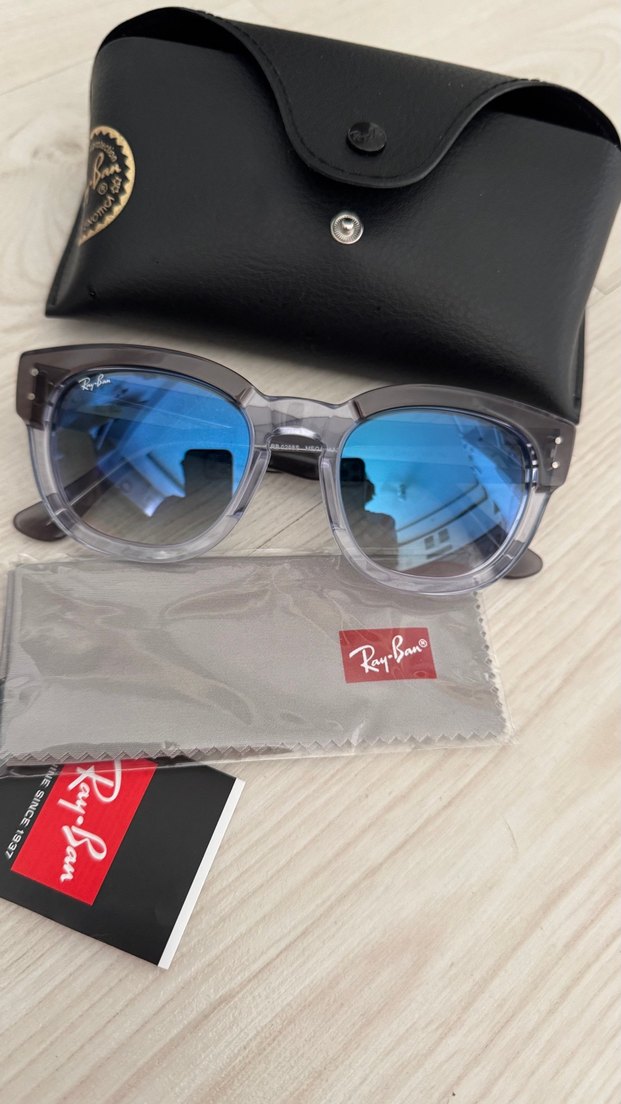 Şeffaf Gri Çerçeveli Mavi Camlı Kadın Güneş Gözlüğü - Görsel 4