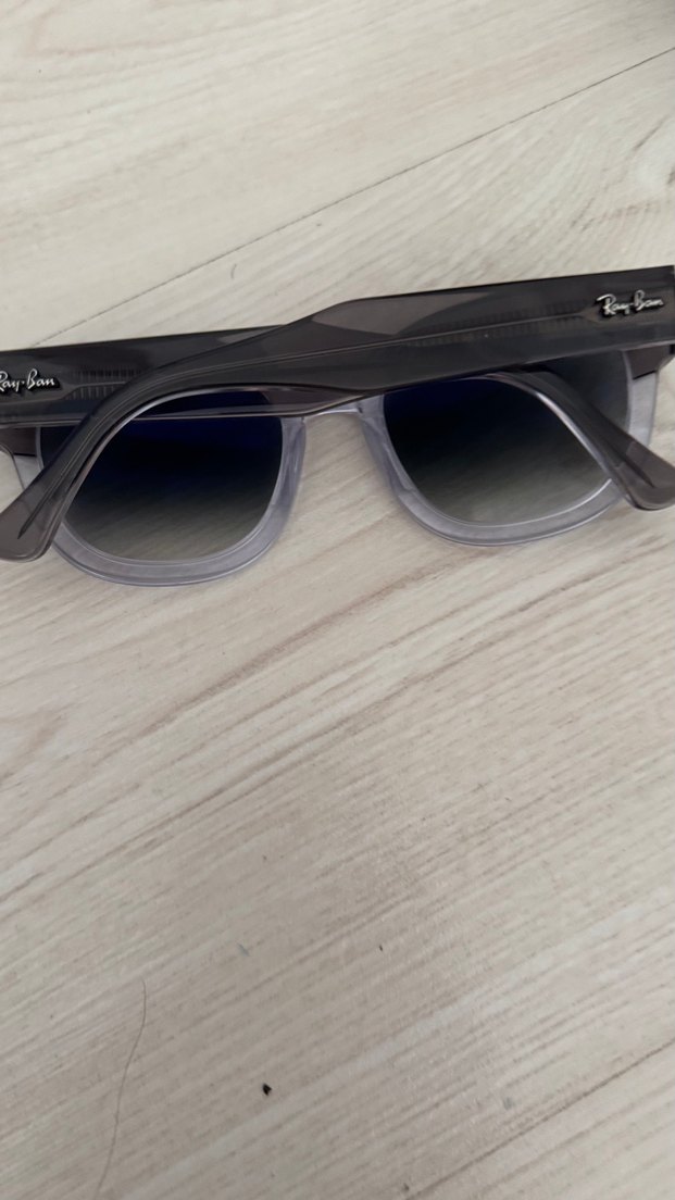 Şeffaf Gri Çerçeveli Mavi Camlı Kadın Güneş Gözlüğü - Görsel 3